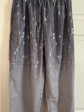 NEW w/o tags. Women's Relaxed Drawstring Pants - Gray Ombré Floral Print